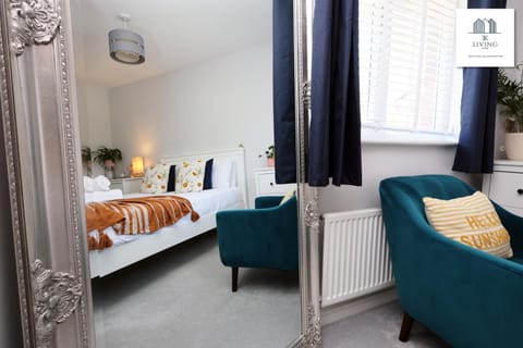 Spacious 3 Bed Home In The Heart Of Bridgend - By EKLIVING LUXE Short Lets & Serviced Accommodation Apartment in Bridgend