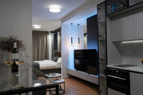 Bed, Dining area, Bedroom