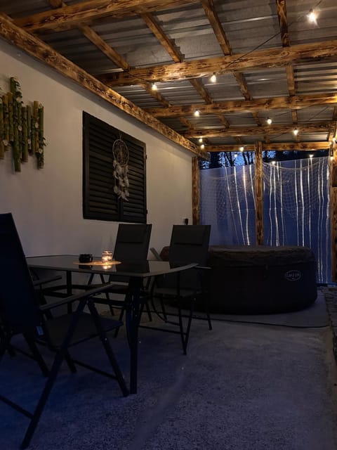 Patio, Hot Tub, Hot Tub, Balcony/Terrace, Seating area