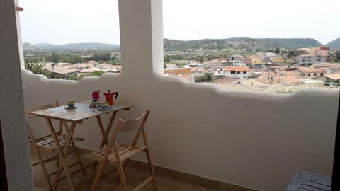 Balcony/Terrace, City view, Mountain view