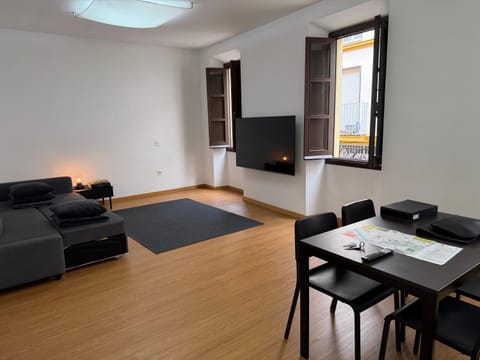 Communal lounge/ TV room, TV and multimedia, View (from property/room), Living room, Seating area, Evening entertainment, City view, Family