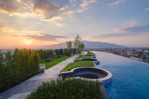 Mountain view, Swimming pool, Sunset