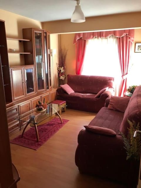 Communal lounge/ TV room, Communal lounge/ TV room
