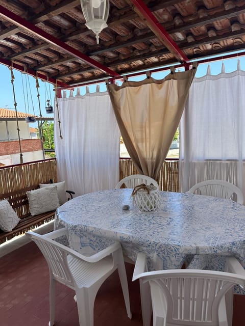View (from property/room), Balcony/Terrace, Seating area, Dining area