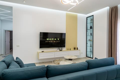 Communal lounge/ TV room, TV and multimedia, Living room, Seating area, Evening entertainment