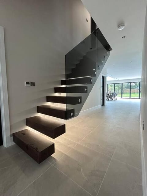 York Fields Retreat - 4 Ensuite Bedrooms House in York