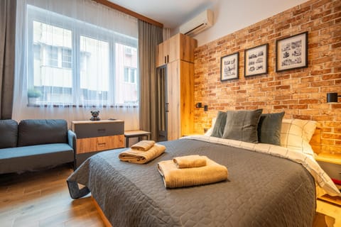 Bed, Seating area, Bedroom, towels, air conditioner