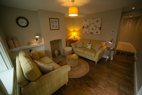 Living room, Photo of the whole room, Seating area