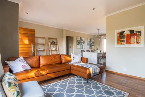 Living room, Photo of the whole room, Seating area