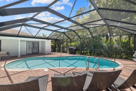 Holiday Heaven 4 b 3b Pool BBQ House in North Naples