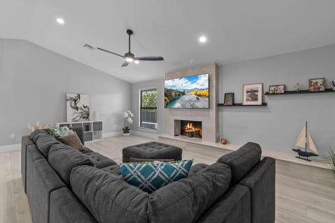 Holiday Heaven 4 b 3b Pool BBQ House in North Naples