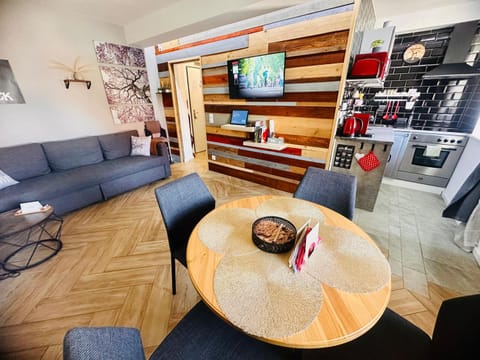 Kitchen or kitchenette, Living room