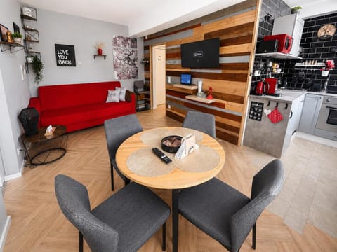TV and multimedia, Kitchen or kitchenette, Living room, Dining area, kitchen