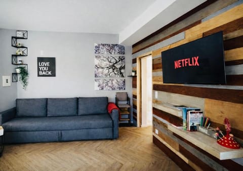 Communal lounge/ TV room, TV and multimedia, Living room, Seating area, Evening entertainment