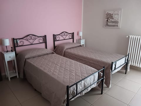 Bed, Bedroom, heating, internet