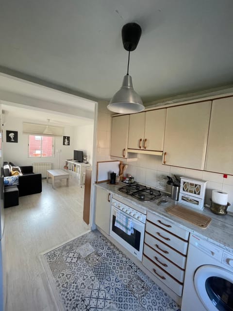 Kitchen or kitchenette, Living room, Seating area, Dining area, minibar, oven, pet friendly, stove, toaster