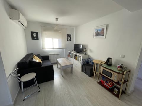 TV and multimedia, Living room, Seating area, air conditioner