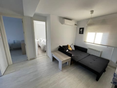 Bed, TV and multimedia, Living room, Photo of the whole room, Seating area