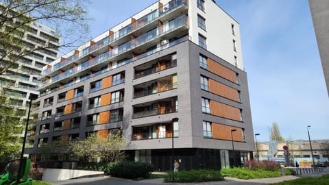 Property building, Day, Street view, Location