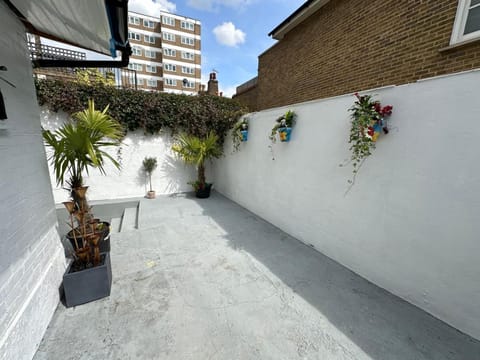 Neighbourhood, Garden