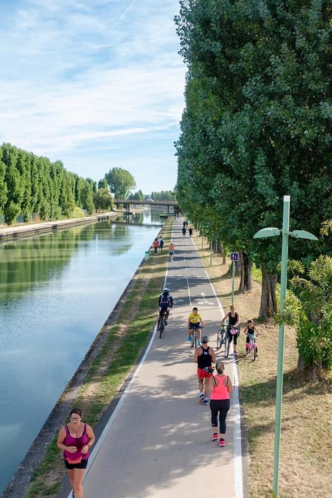Cozy cottage Paris Suburb! Chalet in Île-de-France