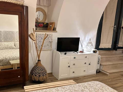 TV and multimedia, wardrobe