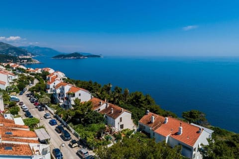 Day, Neighbourhood, Natural landscape, Sea view, Street view