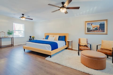 Downtown Russellville Home with Hot Tub House in Kentucky