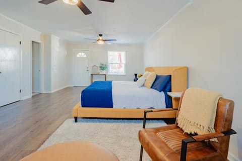 Downtown Russellville Home with Hot Tub House in Kentucky