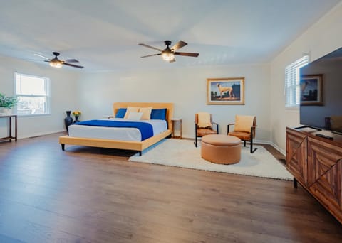 Downtown Russellville Home with Hot Tub House in Kentucky