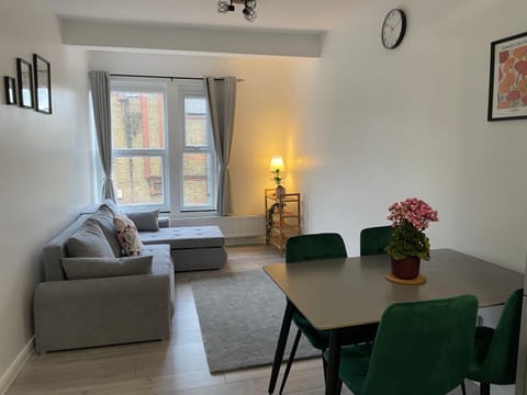 Bed, Living room, Seating area, Dining area