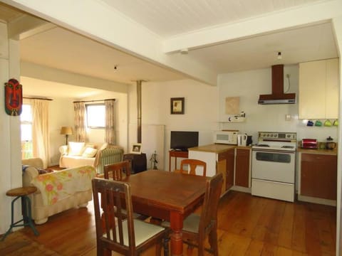 Rustic Charmer in Cable Bay House in Northland