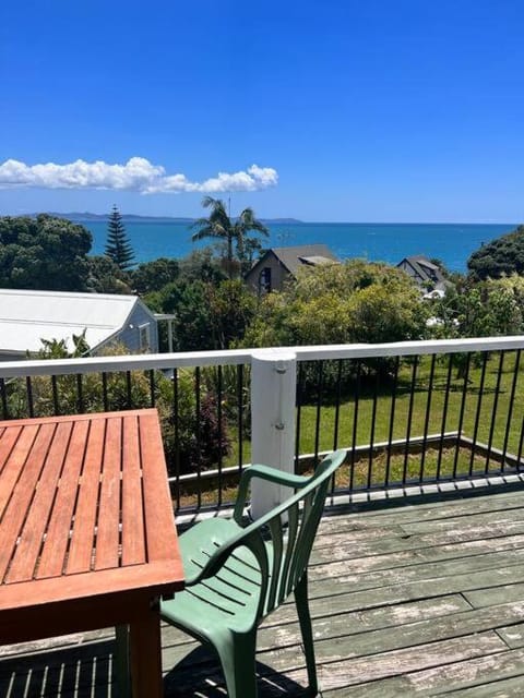 Rustic Charmer in Cable Bay House in Northland