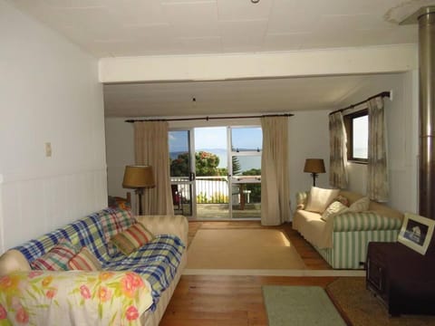 Rustic Charmer in Cable Bay House in Northland