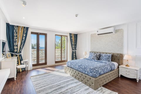 Bed, Photo of the whole room, Bedroom, air conditioner