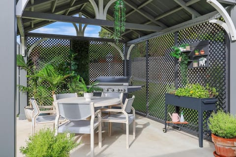 Patio, Day, Garden, Dining area