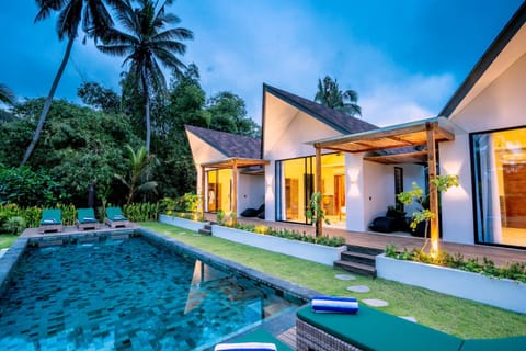 Pool view, Swimming pool, sunbed