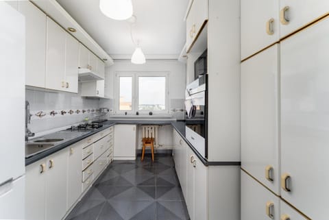 Kitchen or kitchenette, oven, stove