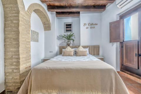 Bed, Photo of the whole room, Bedroom, heating, wardrobe, air conditioner