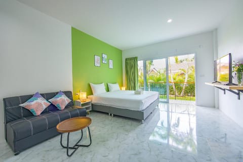 TV and multimedia, Photo of the whole room, Seating area, Garden view