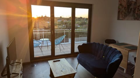 TV and multimedia, View (from property/room), Balcony/Terrace, Living room, Dining area, Garden view, Sunset