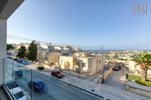 Property building, Neighbourhood, Natural landscape, Bird's eye view, City view, Sea view, Street view, Location, Parking