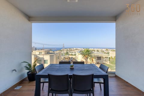 Patio, Day, Natural landscape, View (from property/room), Balcony/Terrace, Dining area, City view, Sea view