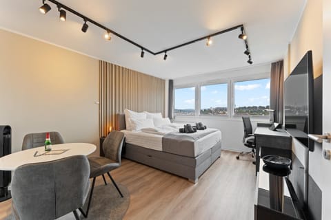 Bed, TV and multimedia, Living room, Photo of the whole room, Seating area, Dining area, Bedroom