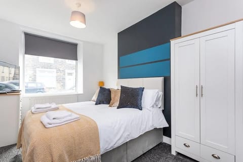 Stylish 3BR home in Burnley - ideal for all guest types- Free Parking Available House in Burnley