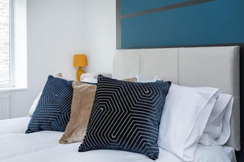 Stylish 3BR home in Burnley - ideal for all guest types- Free Parking Available House in Burnley