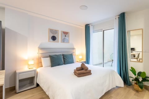 Bed, Balcony/Terrace, Photo of the whole room, Bedroom, towels, wardrobe