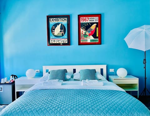 Bed, Photo of the whole room, Decorative detail, Bedroom
