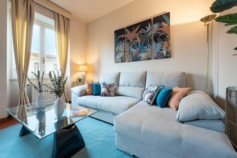 Living room, internet