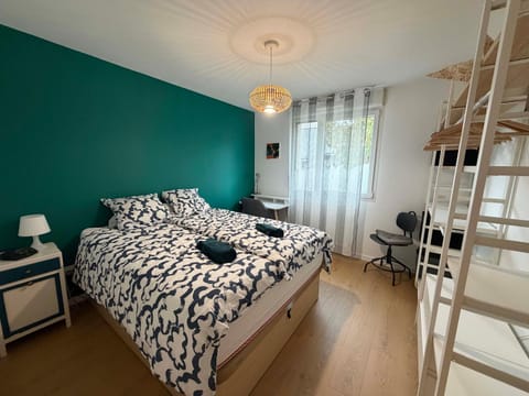 Bed, Photo of the whole room, Bedroom